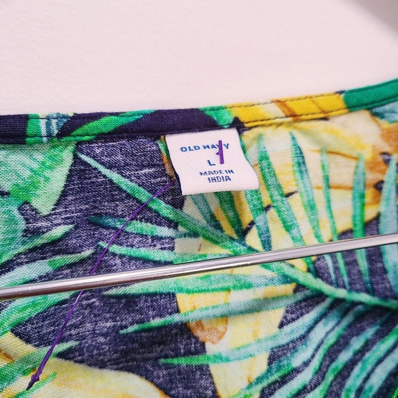💫Old Navy banana tropical print button front top - Picture 6 of 8